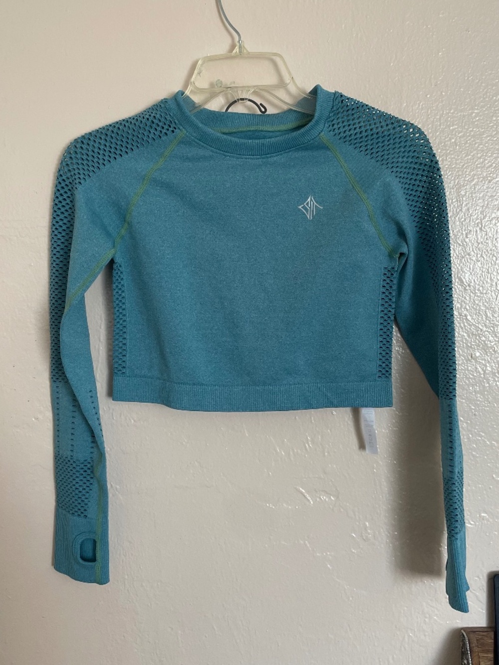 Accepting Offers! Pro Seamless Long Sleeve crop top